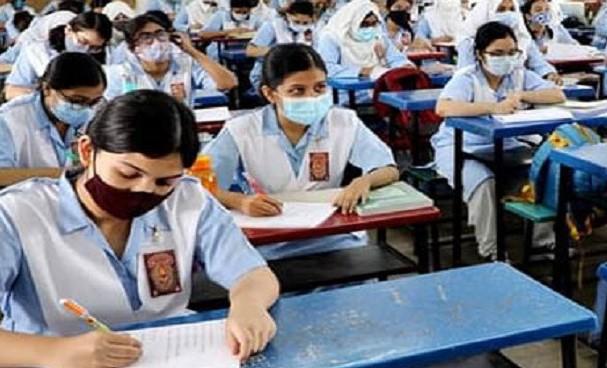 কঠোরভাবে স্বাস্থ্যবিধি মেনে এইচএসসি পরীক্ষা